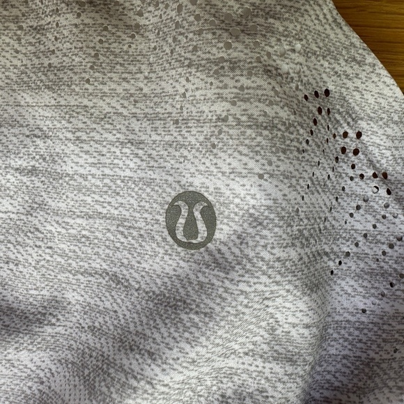 Lululemon Run: Light As Air Skirt Commuter Denim White / Fossil / White Size 8 - Picture 8 of 16